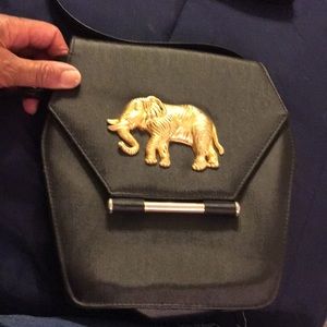 Elephant woman’s shoulderbag